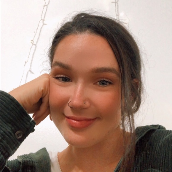 Meet your Posher, Jessica - Picture 1 of 1